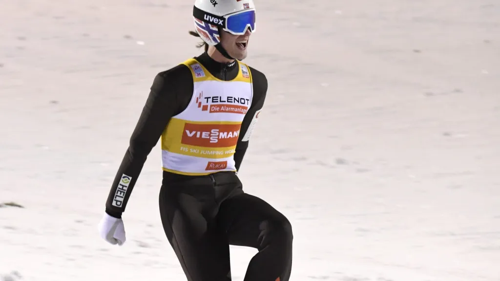 Tande se raduje ze skoku v druhém kole, jenž mu přinesl výhru