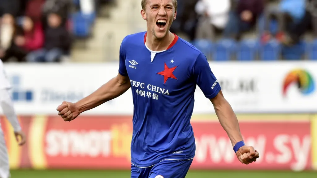 Tomáš Souček se raduje z branky