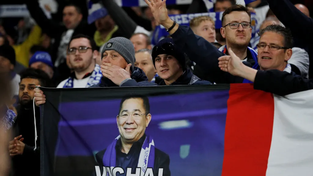 Fanoušci Leicesteru s transparentem bosse