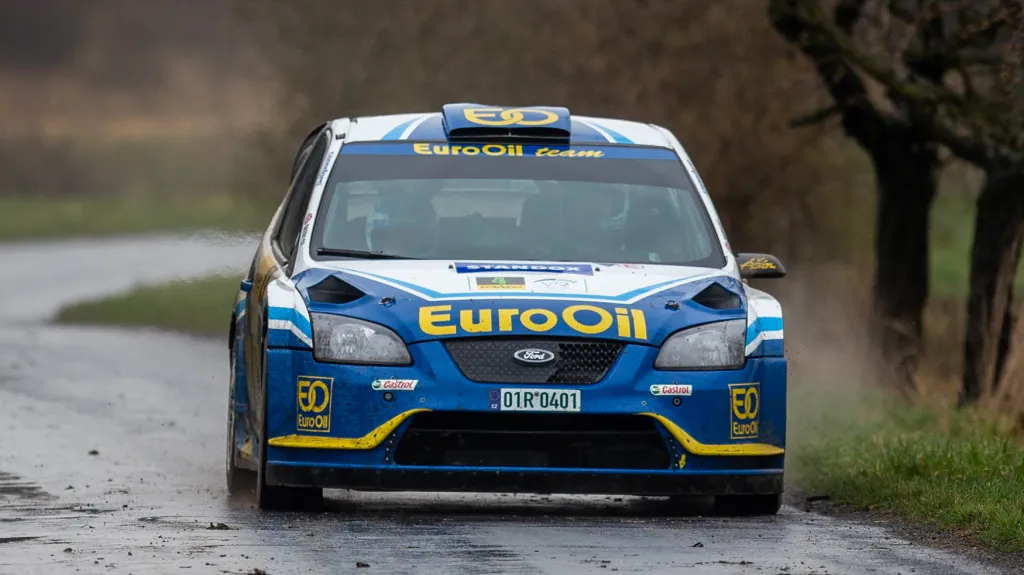 Václav Pech a navigátor Petr Uhel na Valašské rallye