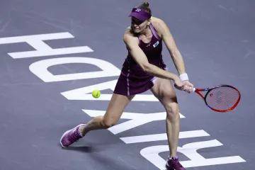 Jelena Rybakinová v zápase s Igou Šwiatekovou