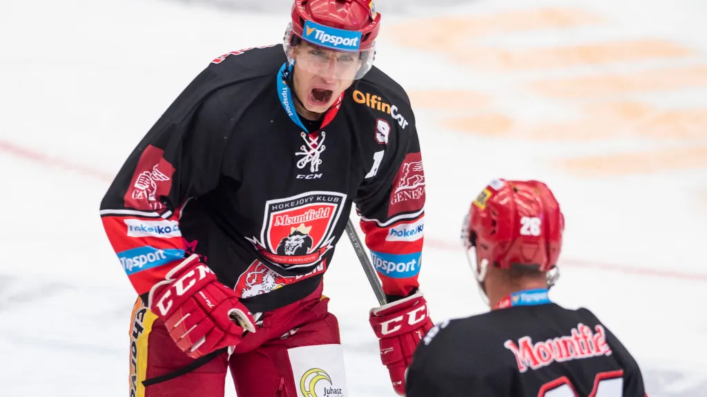 Bedřich Köhler slaví vstřelenou branku 