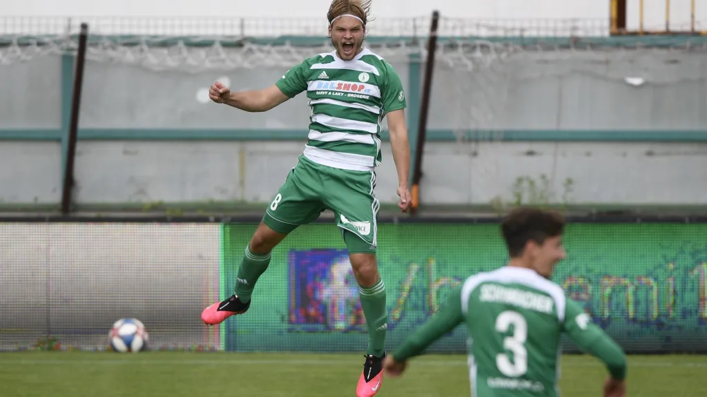 Matěj Pulkrab z Bohemians 1905 oslavuje gól