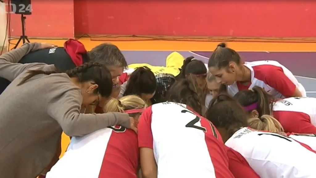 Halovými mistryněmi se poosmé staly pozemní hokejistky Slavie