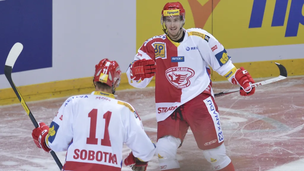 Roman Červenka se raduje z gólu