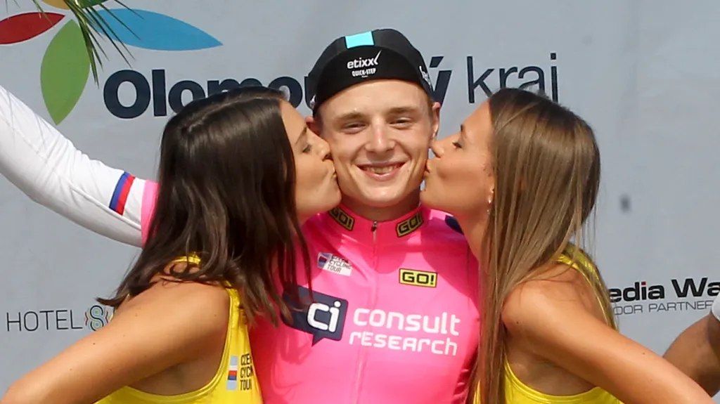 Petr Vakoč slaví vítězství na Czech Cycling Tour