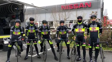 Michael Kukrle (třetí zprava) na závodech ve Francii