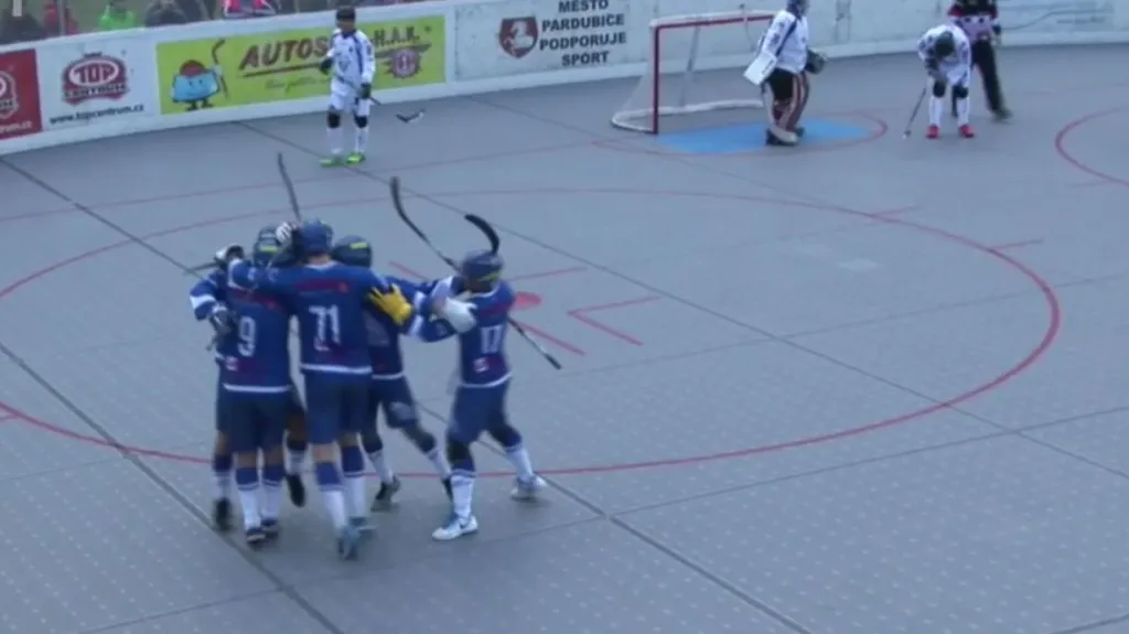 Slavící hokejbalisté Pardubic