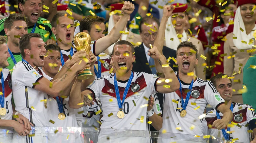 Německý fotbalový tým slaví své vítězství na MS v Brazílii