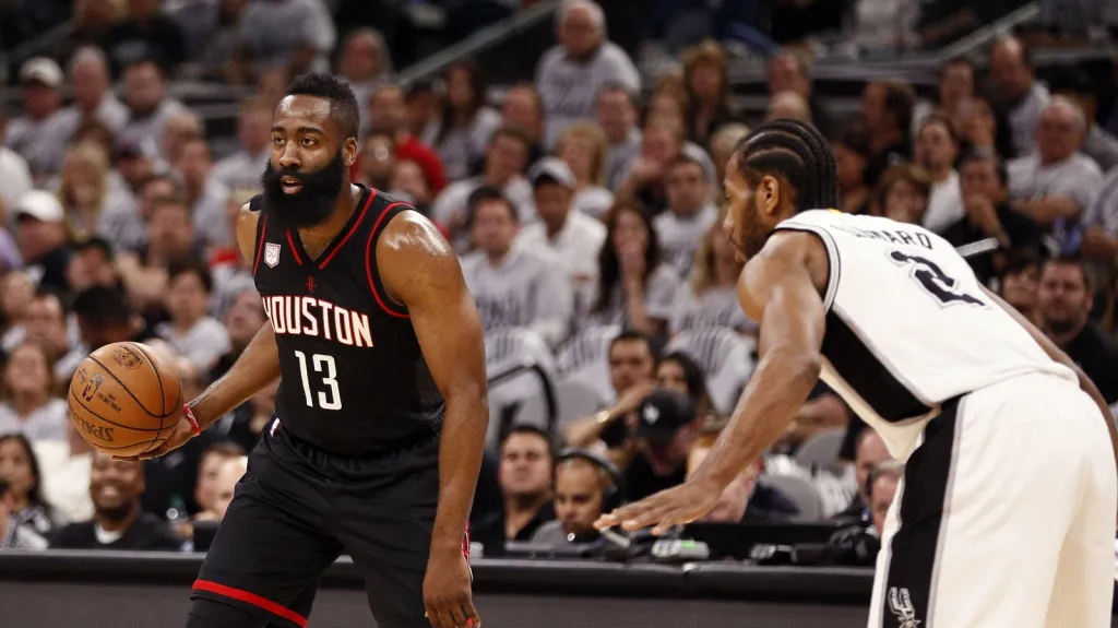 James Harden v utkání se San Antoniem
