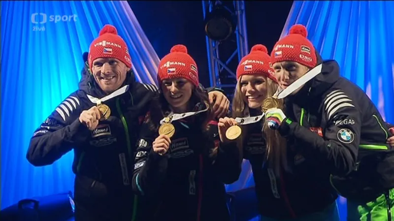 Reportáž z medailového ceremoniálu smíšené štafety