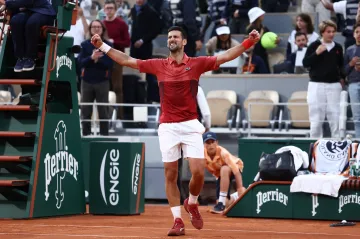 Novak Djokovič se raduje z postupu do čtvrtfinále Roland Garros