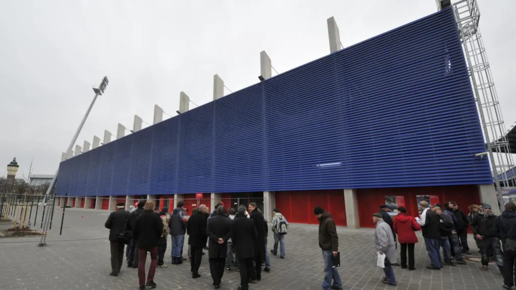 Přestavěný stadion ve Štruncových sadech