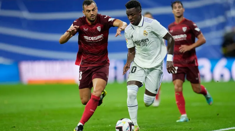 Vinícius Júnior trápil obranu Sevilly