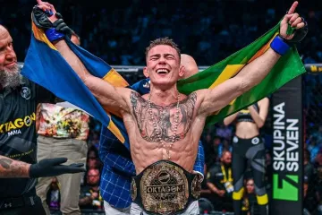 Felipe Lima oslavuje zisk mistrovského pásu