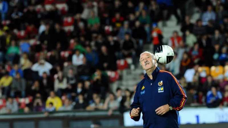 Hravý španělský trenér Vicente del Bosque