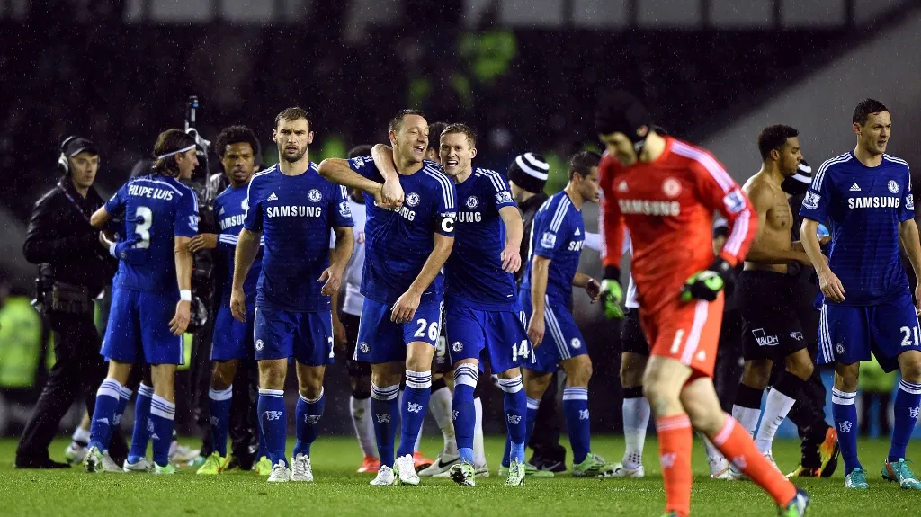 Petr Čech s hráči Chelsea