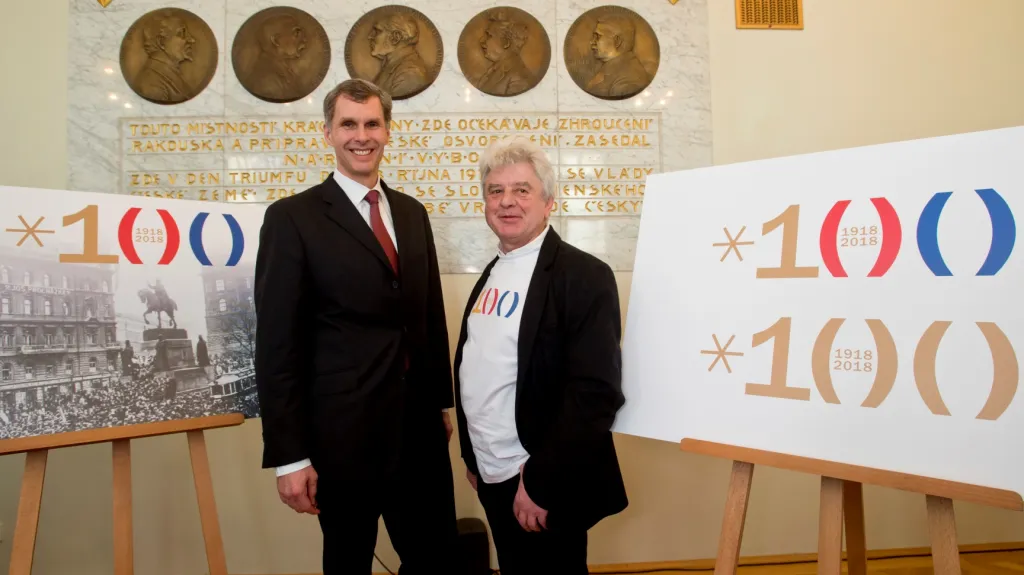 Jiří Kejval s Milanem Jarošem, autorem loga