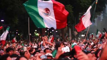 Mexičtí fanoušci v ulicích Mexico City před utkáním s Českem