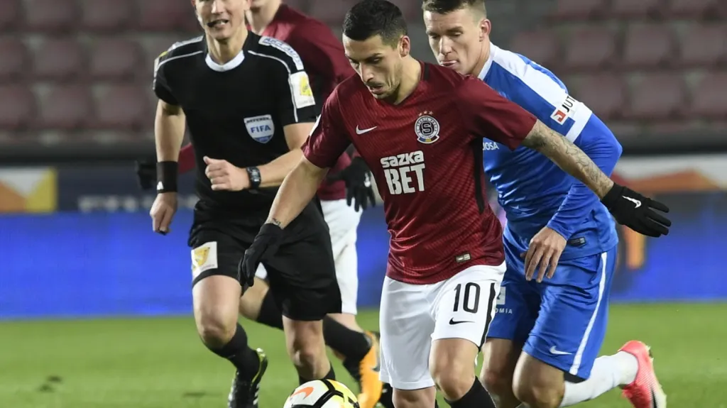 Nicolae Stanciu v utkání proti Liberci