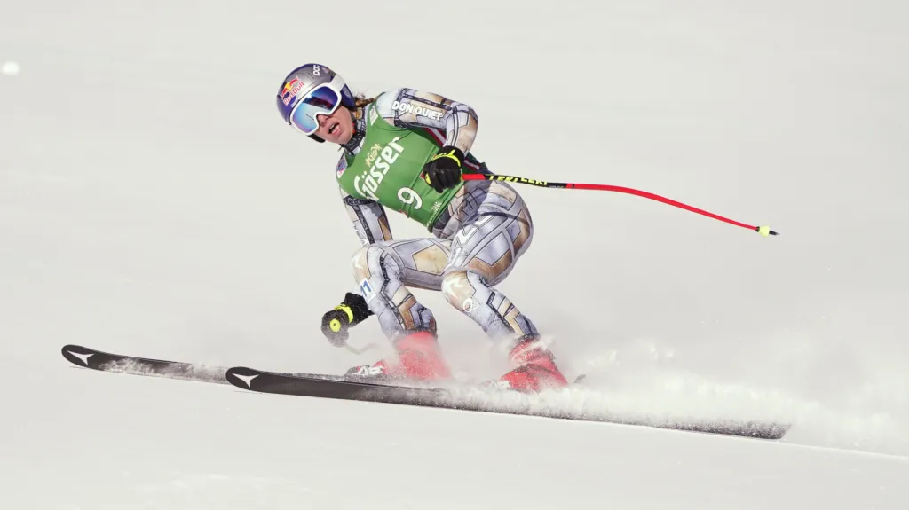 Ester Ledecká v cíli náročného sjezdu ve Svatém Antonu