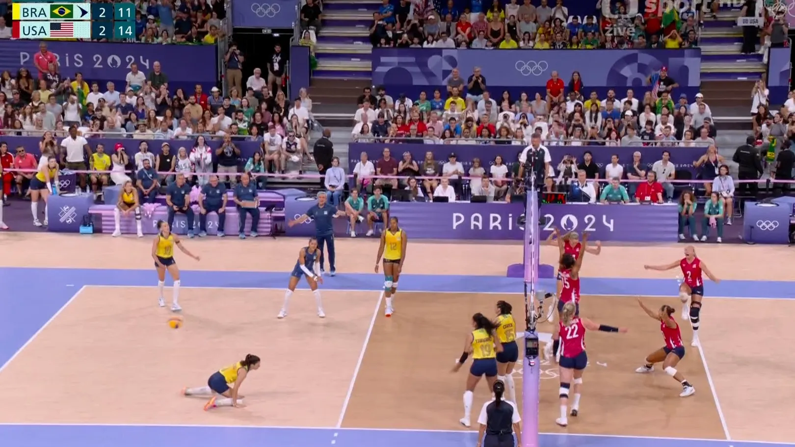 Závěr semifinále volejbalistek Brazílie – USA