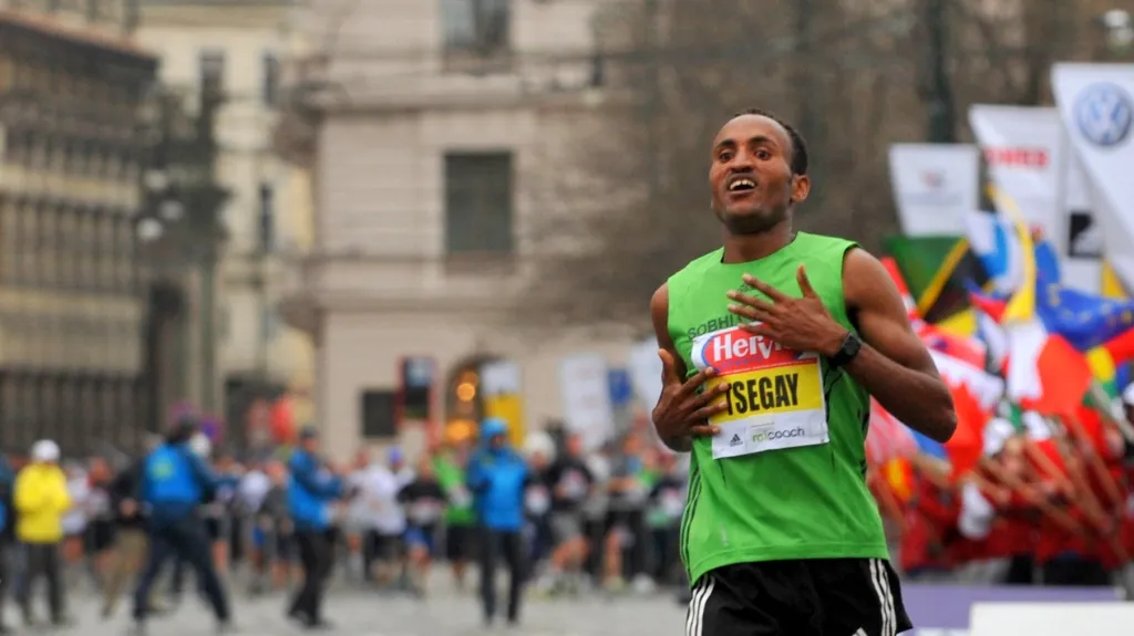Atsedu Tsegay z Etiopie zvítězil v pražském půlmaratonu