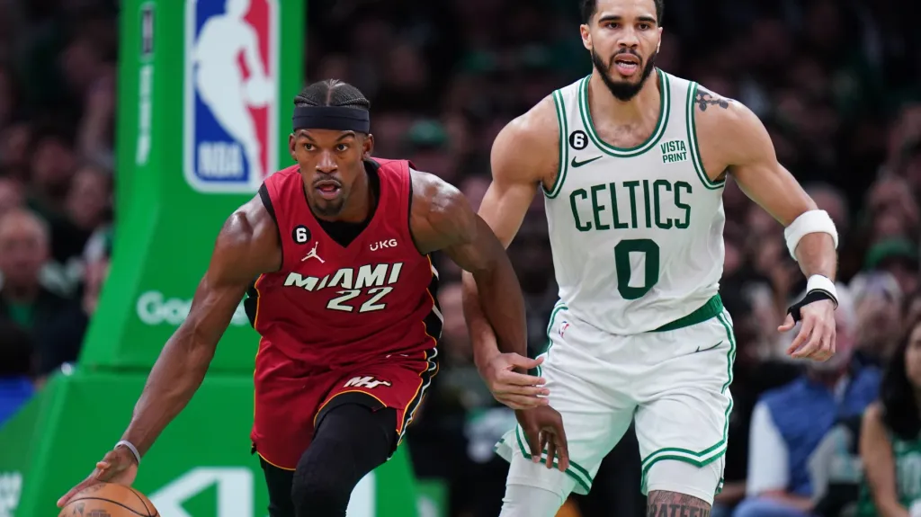 Jimmy Butler v utkání s Bostonem
