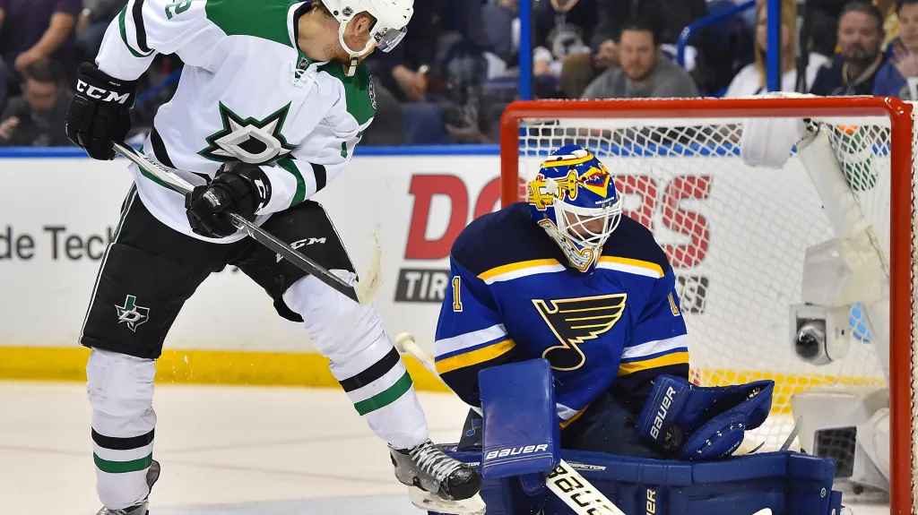 Radek Faksa (vlevo) v utkání proti St. Louis