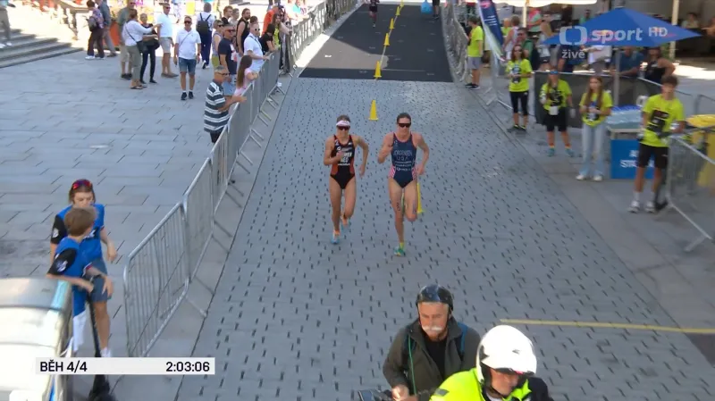 Těsný finiš ženského závodu Světového poháru v triatlonu v Karlových Varech