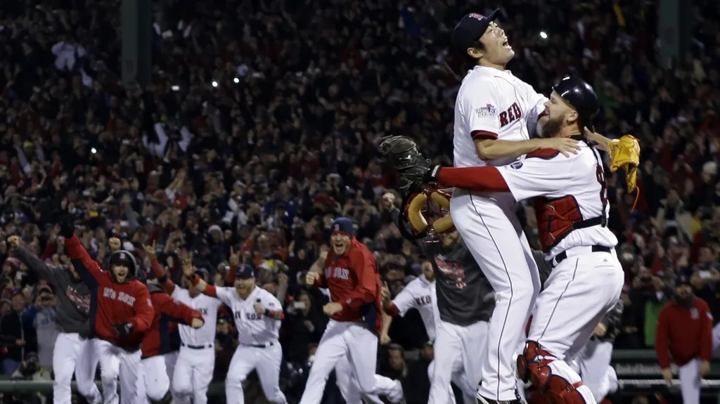 Hráči Bostonu slaví triumf ve Světové sérii