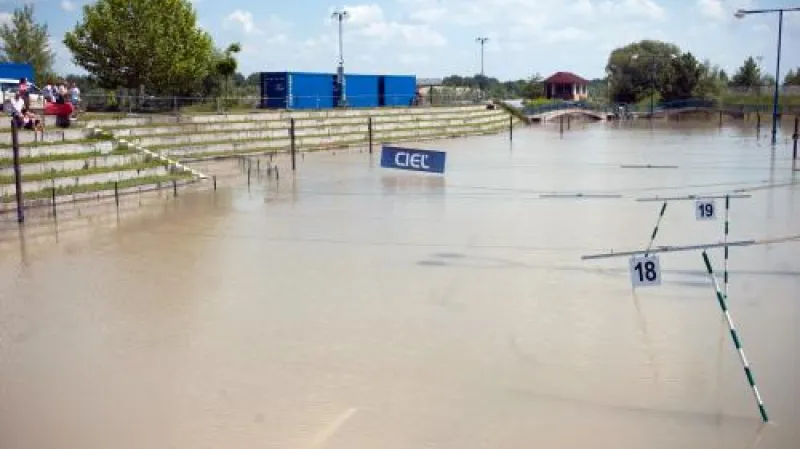 Pohled na areál vodních sportů u Čunova nedaleko Bratislavy, kde se měly jet 5. června 2010 závody mistrovství Evropy ve vodním slalomu.