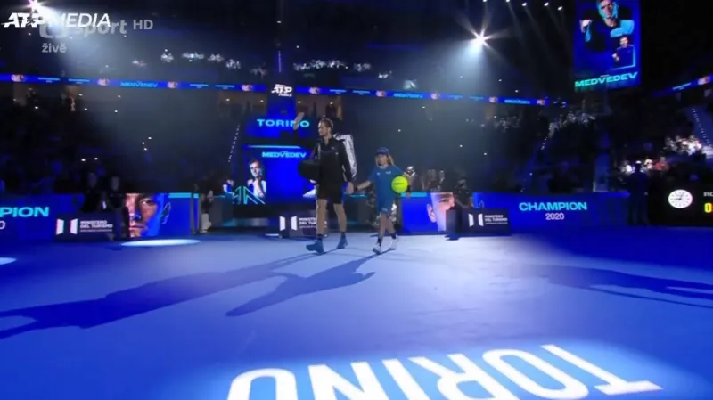 Medvěděv na Turnaji mistrů postupuje