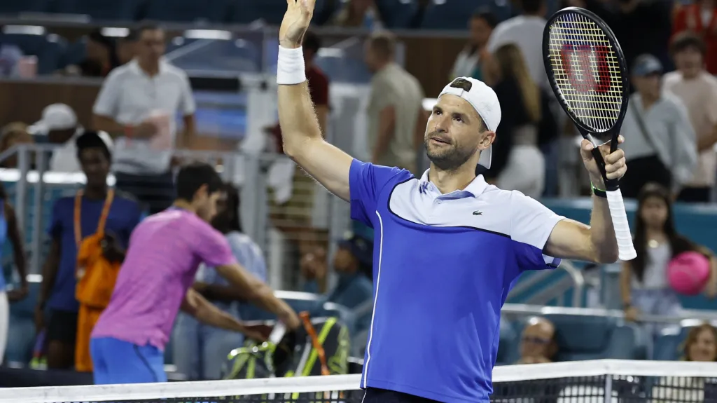 Grigor Dimitrov se raduje z vítězství nad Carlosem Alcarazem