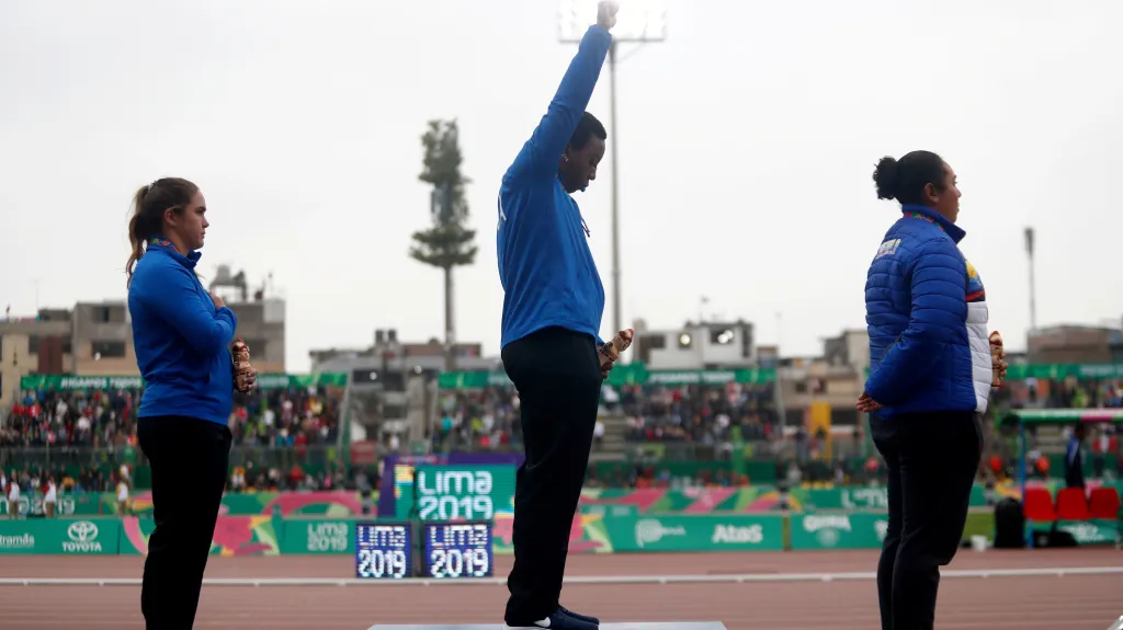 Americká kladivářka Gwen Berryová a její protest na Panamerických hrách