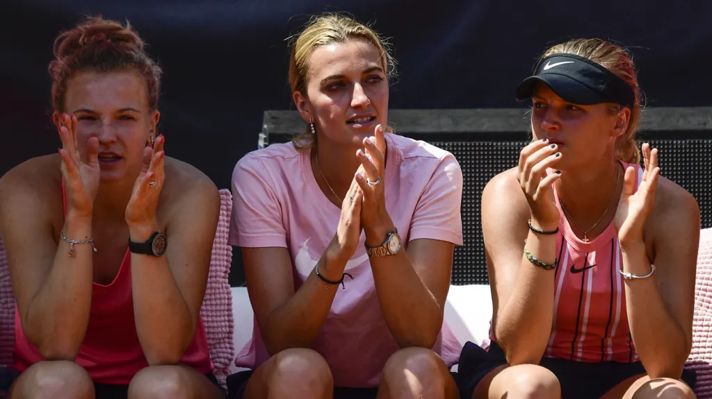 Petra Kvitová (uprostřed) v roli kapitánky na turnaji na Štvanici