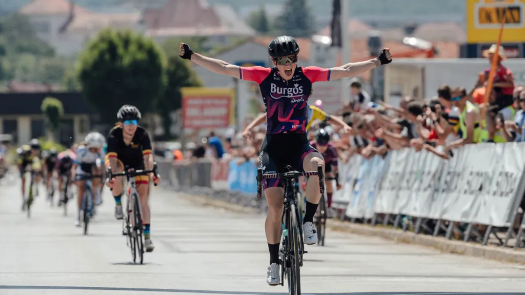 Tereza Neumanová se raduje z vítězství na MČR