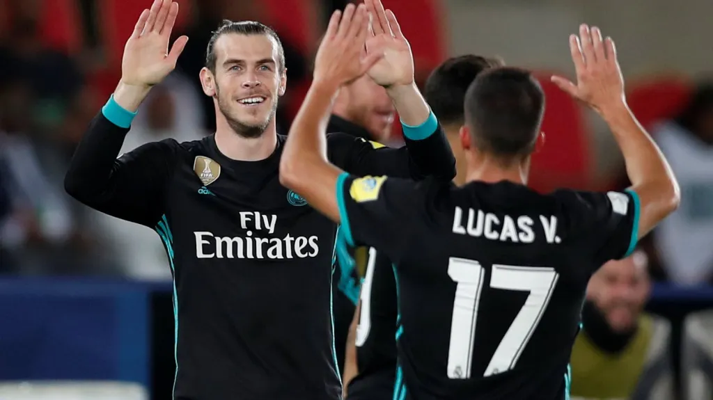 Gareth Bale (vlevo) se raduje s Lucasem Vásquezem z gólu Realu Madrid