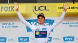Mathias Vacek v bílém dresu pro nejlepšího mladého jezdce Tour de France