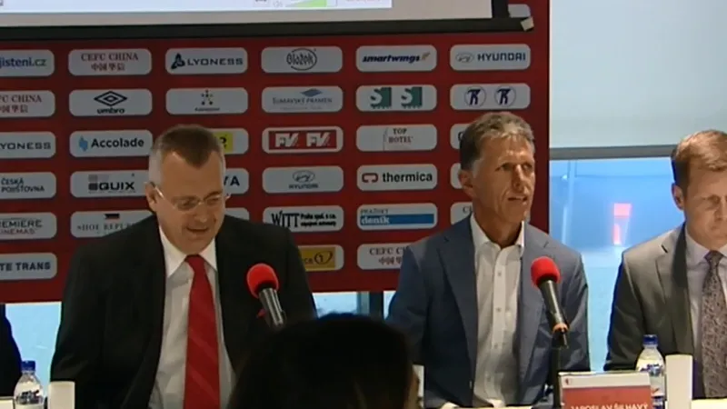 Slavia představila Šilhavého, který už vedl první trénink