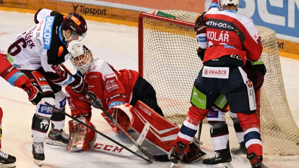 David Tomášek ze Sparty dává gól proti Pardubicím