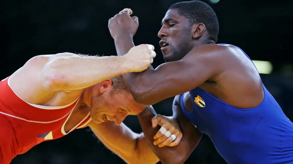 David Vála v utkání s Estradou 