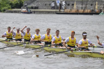 Vítězná osmiveslice pražské Dukly