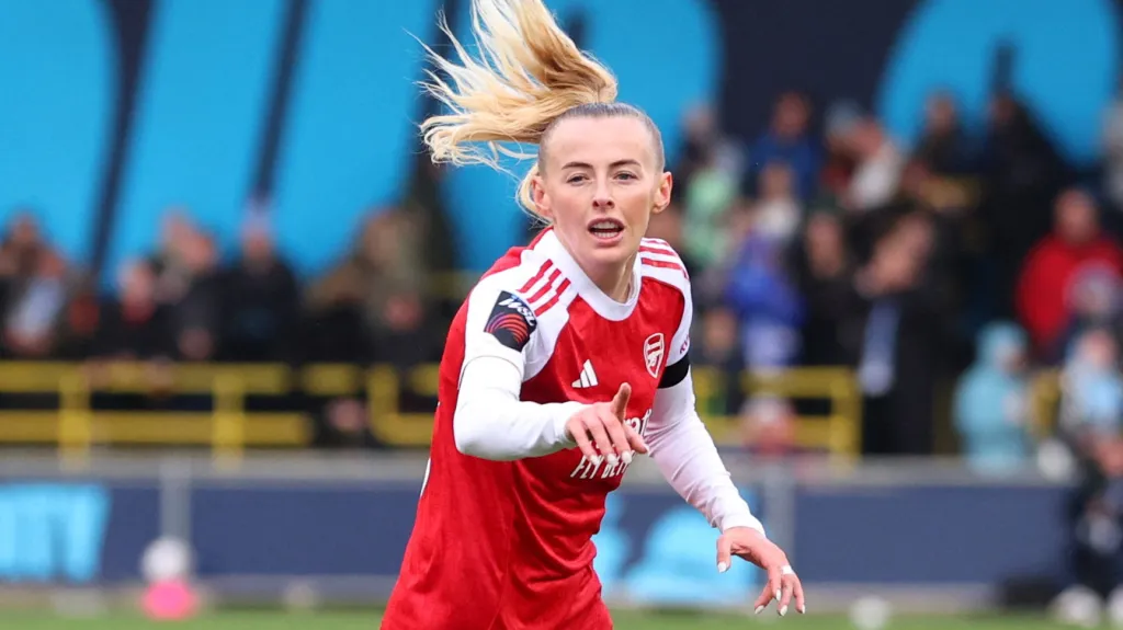 Chloe Kellyová v dresu Arsenalu
