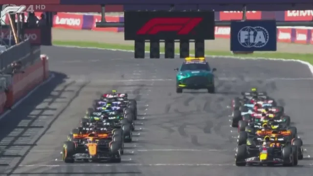 Verstappen kraloval v Japonsku