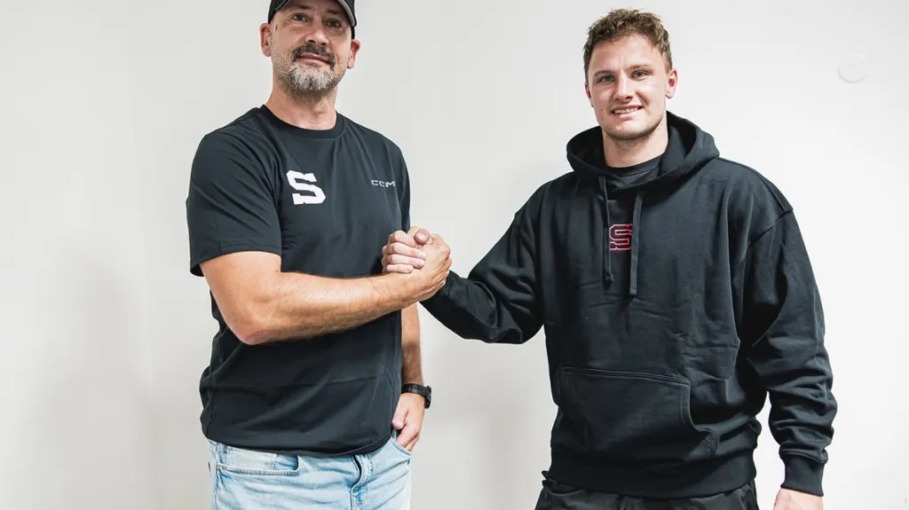 Sportovní ředitel Sparty Tomáš Divíšek s Adamem Raškou