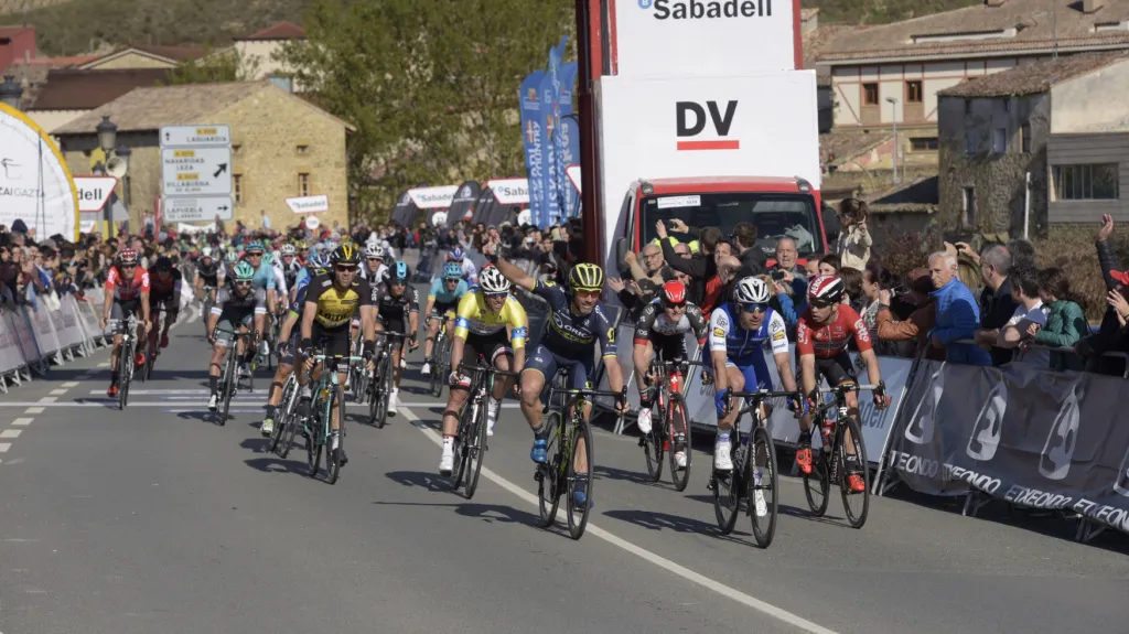 Michael Albasini vítězí ve 2. etapě závodu Kolem Baskicka