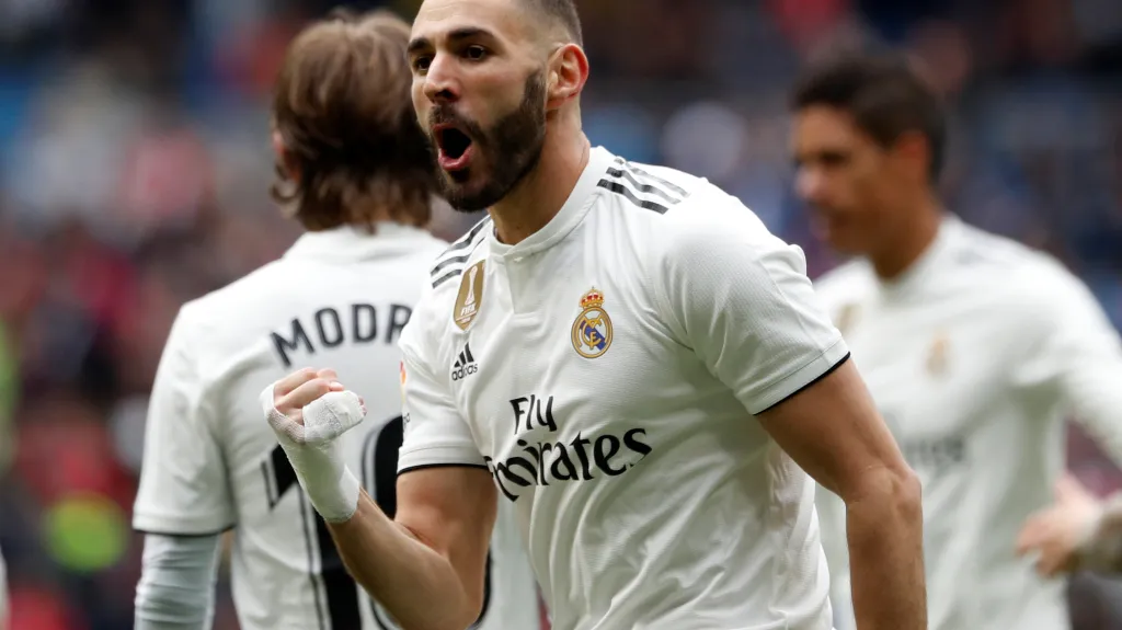 Karim Benzema z Realu Madrid slaví vstřelený gól