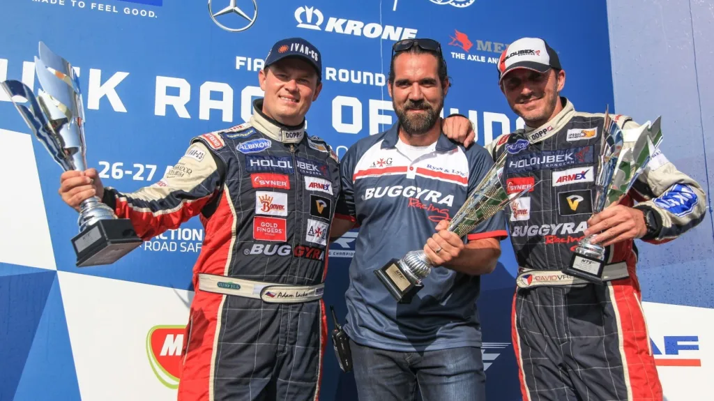 Adam Lacko (vlevo) s trofejí pro vítěze