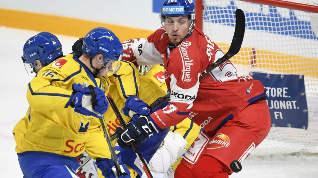 Útočník Jiří Smejkal v utkání proti Švédsku